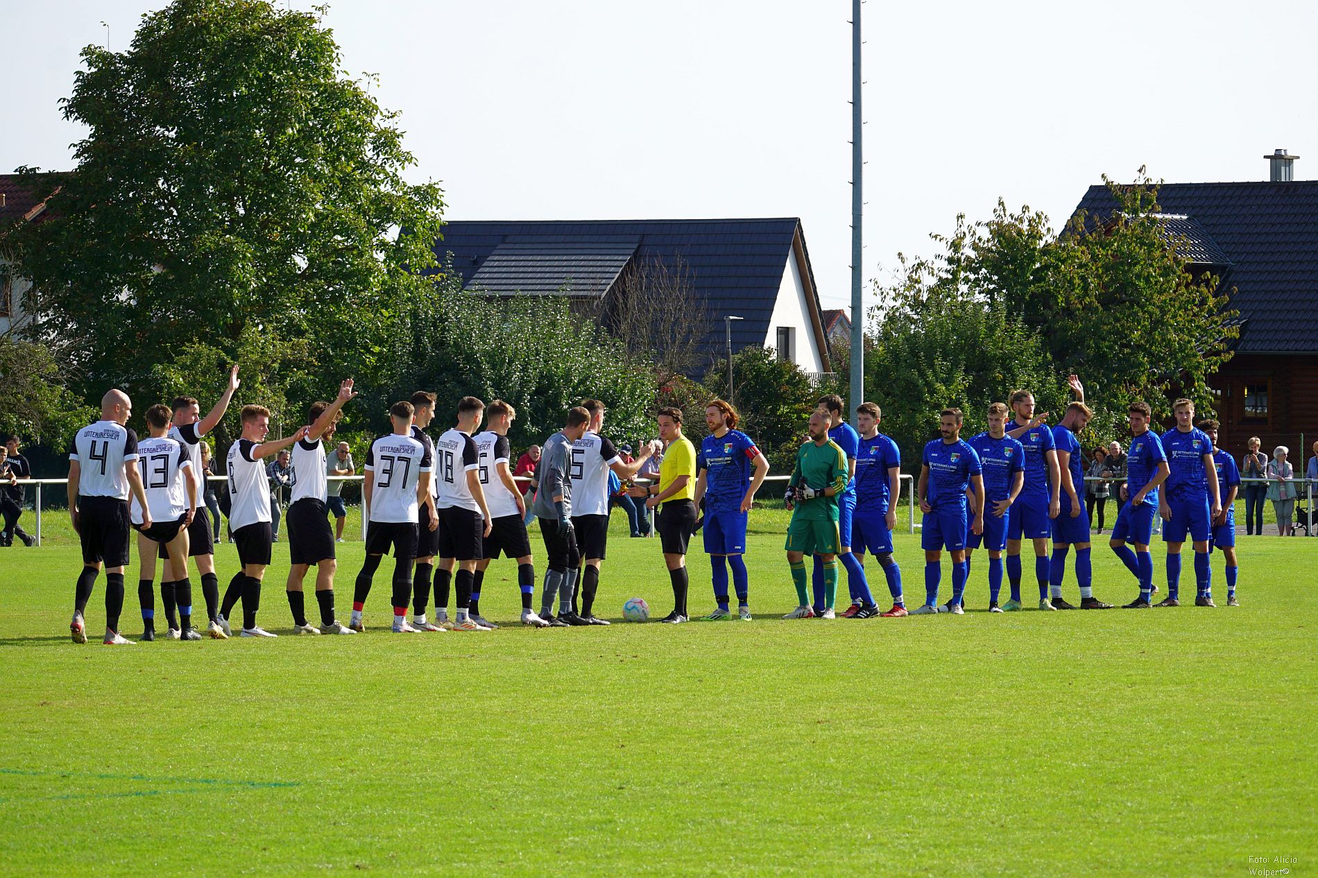 Du betrachtest gerade Sportfreunde holen wichtige Punkte im Derby!